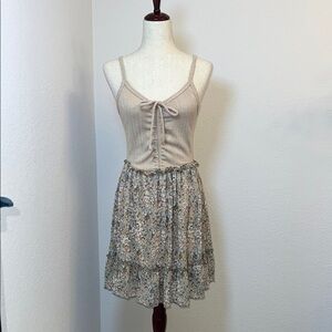 Daytrip Beige Floral Dress Size‎ Small